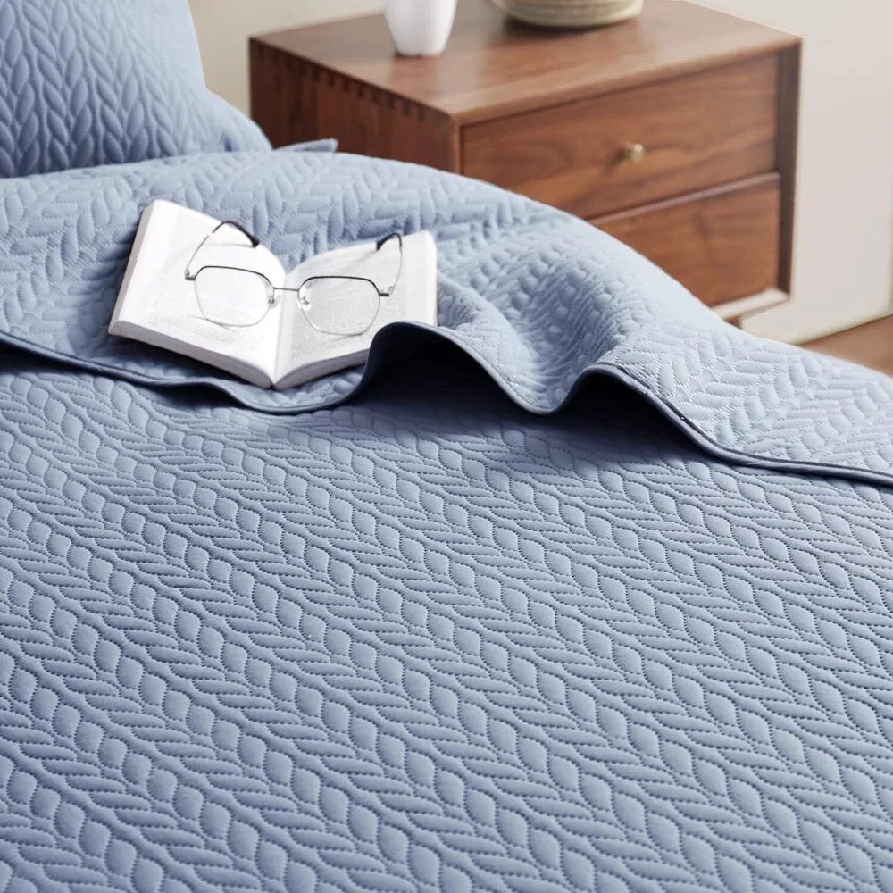 3 Piece Quilt Set, Coverlet Set, Pinsonic Quilted. Queen Size 90x96‎ inches Blue